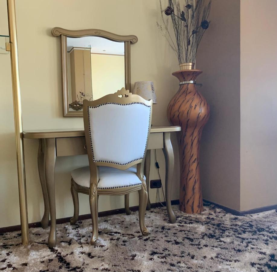 Hotel Rosa Blu Тирана Экстерьер фото
