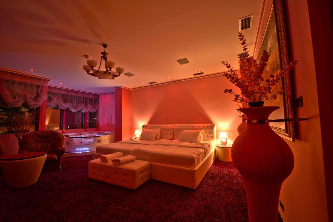 Hotel Rosa Blu Тирана Экстерьер фото