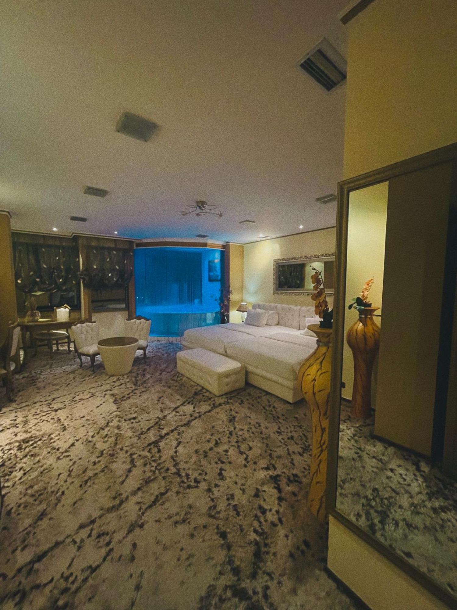 Hotel Rosa Blu Тирана Экстерьер фото